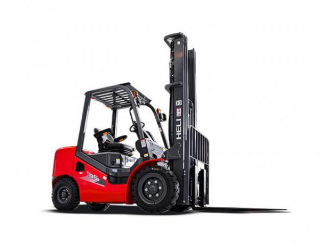 Empilhadeira Própria ou Alugada? Descubra as Vantagens, Custos e Estratégias